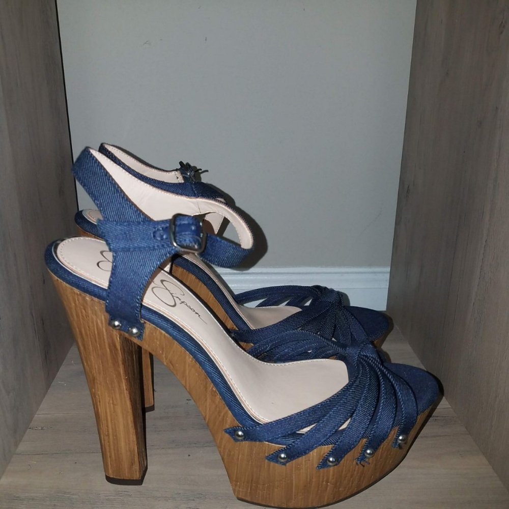 Heels - Picture 1 of 4